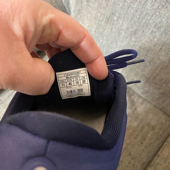 Mens Brooks Shoes  - Picture 8 of 9